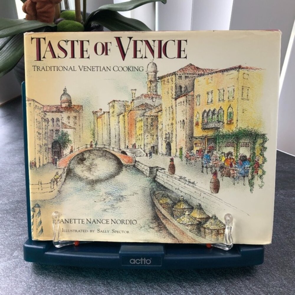 Taste of Venice: Traditional Venetian Cooking Hardcover – 25 April 1988